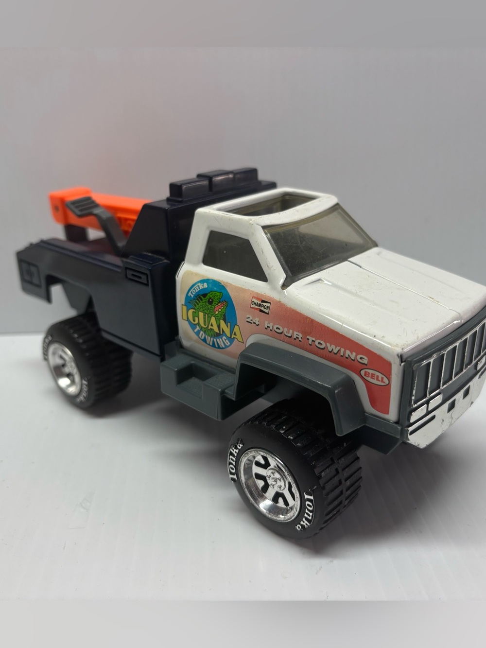 Vintage 1991 Tonka Tow Truck – Iguana 24 Hours – Classic Towing Truck
